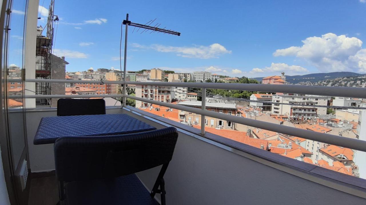Da Federico 2 Apartment Trieste Bagian luar foto